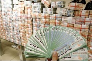 Yılbaşı talihlileri ikramiyelerini aldı