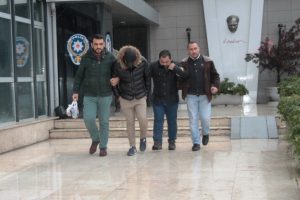 Bursa'da FET&Ouml; bahanesiyle 73 yaşında adamı dolandırdılar