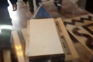 Meclisteki arbedede k&uuml;rs&uuml; de hasar g&ouml;rd&uuml;