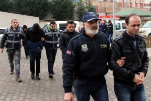 FET&Ouml;'n&uuml;n TSK yapılanmasına operasyon: 12 g&ouml;zaltı