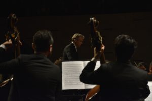 &Uuml;nl&uuml; orkestra şefi Pirolli Bursa'da konser verdi