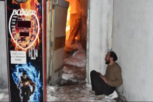 Yanan barakasını g&ouml;zyaşları i&ccedil;inde izledi