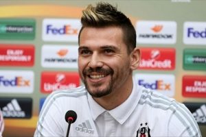 Ersan G&uuml;l&uuml;m: 'Beşiktaş'a geliyorum'