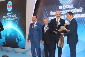 Bursa Mustafakemalpaşa Kaymakamı Mustafa Masatlı yılın idarecisi se&ccedil;ildi