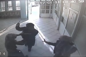 Sağlık &ccedil;alışanına saldırı