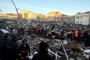 İstanbul Valisi Şahin: "2 &ouml;l&uuml;, 17 yaralı"