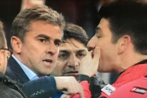 Bursaspor-Trabzonspor ma&ccedil;ında trib&uuml;nleri &ccedil;ıldırtan an!