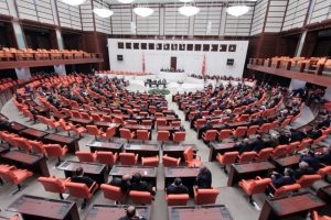 Meclis'te muhalefet partileri arasında tartışma