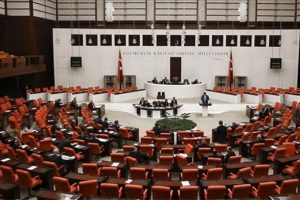 Anayasa değişiklik teklifinin 13'&uuml;nc&uuml; maddesi oylanıyor