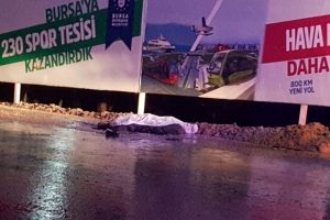 Bursa'da feci kaza! Yaşlı kadın otomobilin altında can verdi