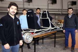 Bursa'da hidrojenle &ccedil;alışan otomobilin motorunu jantın i&ccedil;ine sığdırdılar