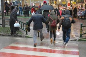 Bursa'da ani bastıran yağmur etkili oldu