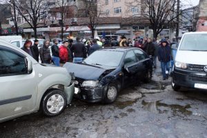 Tek amacı park yerinden &ccedil;ıkmaktı ama...