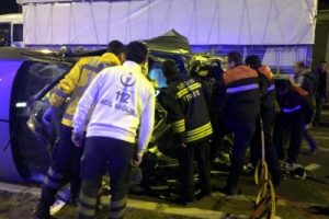 Otomobil ile kamyon &ccedil;arpıştı : 1 &ouml;l&uuml;