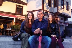 Hava Harp Okulu'na hazırlanan kardeşi i&ccedil;in: Tuğba kazandı