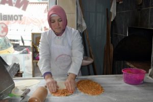 Ustalara kızdı kendi işinin başına ge&ccedil;ti