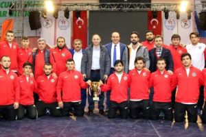 Bursa B&uuml;y&uuml;kşehir minderde k&uuml;rs&uuml;den inmiyor