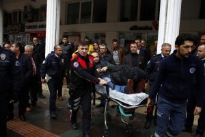 İki arkadaşın bor&ccedil; kavgası kanlı bitti