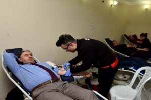 Bursa Mustafakemalpaşa Belediye Başkanı Kurtulan kan bağışladı