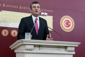 &Ouml;zg&uuml;r &Ouml;zel, TBMM'de basın toplantısı d&uuml;zenledi.