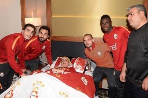 Galatasaraylı futbolculardan &ouml;rnek davranış