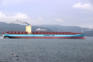 Dev gemi &Ccedil;anakkale Boğazı'nı kapattı