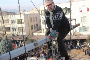 İş yeri yıkılmak istenince intihar girişiminde bulundu
