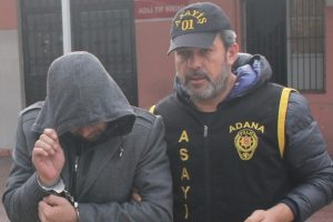 Dolandırıcıyı unuttuğu cep telefonu ele verdi