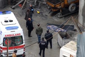 İstanbul'da 30 metre y&uuml;ksekten d&uuml;şen iş&ccedil;i hayatını kaybetti