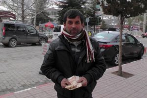 &Ouml;rnek vatandaş 'insanlık &ouml;lmemiş' dedirtti