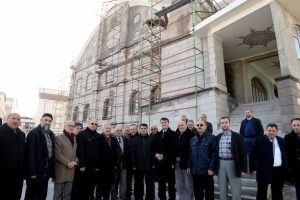 Bursa Osmangazi Belediye Başkanı D&uuml;ndar, Bağlarbaşı Ziraat Camii'ni gezdi