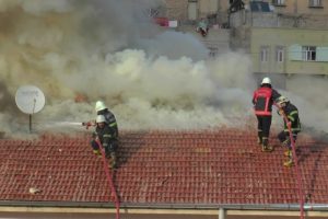 Şanlıurfa'da &ouml;ğrenciler dersteyken yangın &ccedil;ıktı