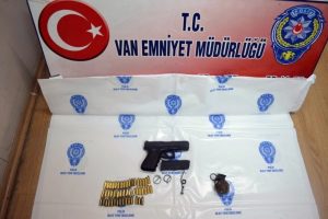 Van'da &ccedil;alışmalar sonucu &ccedil;ok sayıda silah ve bombaya el konuldu!