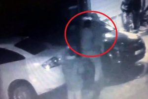 Bir gencin bı&ccedil;aklanarak &ouml;ld&uuml;ğ&uuml; kavga kamerada
