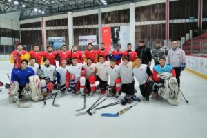 Buz Hokeyi milli takımı Ankara'da &ccedil;alışmalarına başladı