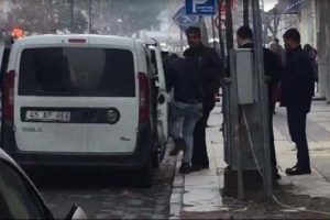 Polis, tacizci genci 'İş başvurun kabul edildi' diye &ccedil;ağırarak yakaladı