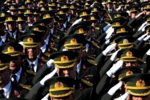 Emekli subaylar bakanlık santralını kilitledi