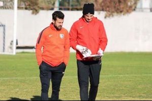 "Perovic'i g&ouml;nderirsek forvette kimi oynatacağız?"
