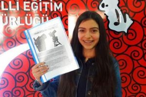 Liseli Edanur'un azmi sosyal medyada g&uuml;ndem oldu
