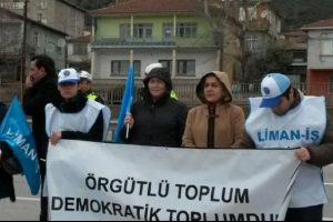 Limandaki işlerinden &ccedil;ıkarılan iş&ccedil;ilerden tepki
