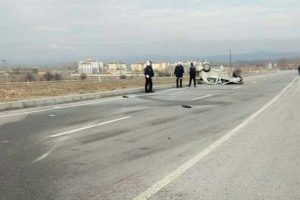 Kontrolden &ccedil;ıkan otomobil takla attı: 1 &ouml;l&uuml;, 1 yaralı