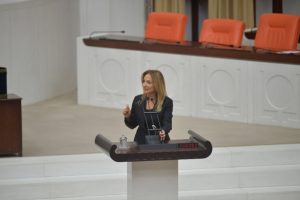 Nazlıaka kendisini k&uuml;rs&uuml;ye neden kelep&ccedil;elediğini anlattı