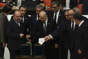 Anayasa değişiklik teklifinin 8., 9., 10. ve 11. maddeleri kabul edildi