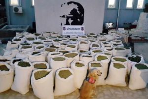 Diyarbakır'da 3 ton uyuşturucu madde ele ge&ccedil;irildi