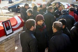 Kırgızistan'da d&uuml;şen u&ccedil;ağın Bursalı pilotu Ayvalık'ta toprağa verildi