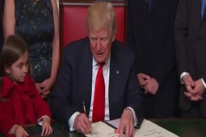 Trump ilk emirlerini imzaladı