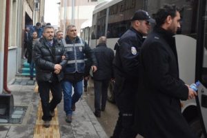FET&Ouml; ş&uuml;phelisi 22 eski emniyet mensubu tutuklandı