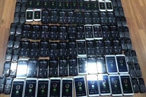 258 adet ka&ccedil;ak akıllı cep telefonu ele ge&ccedil;irildi