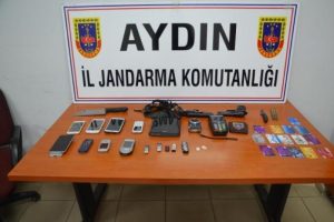 Binbaşı kimliğiyle dolandırıcılık yaparken yakalanıp, tutuklandı