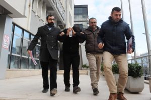 Bursa'da FET&Ouml; bahanesiyle 20 bin liralık vurguna polis engeli
